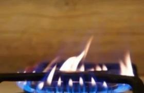 Почему газ горит красным пламенем